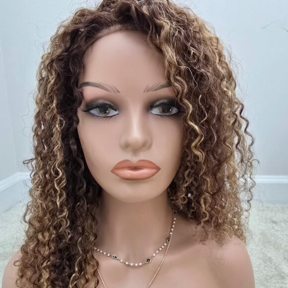 Luxar Beauté Other - Brand New Mannequin Head (Light Brown)